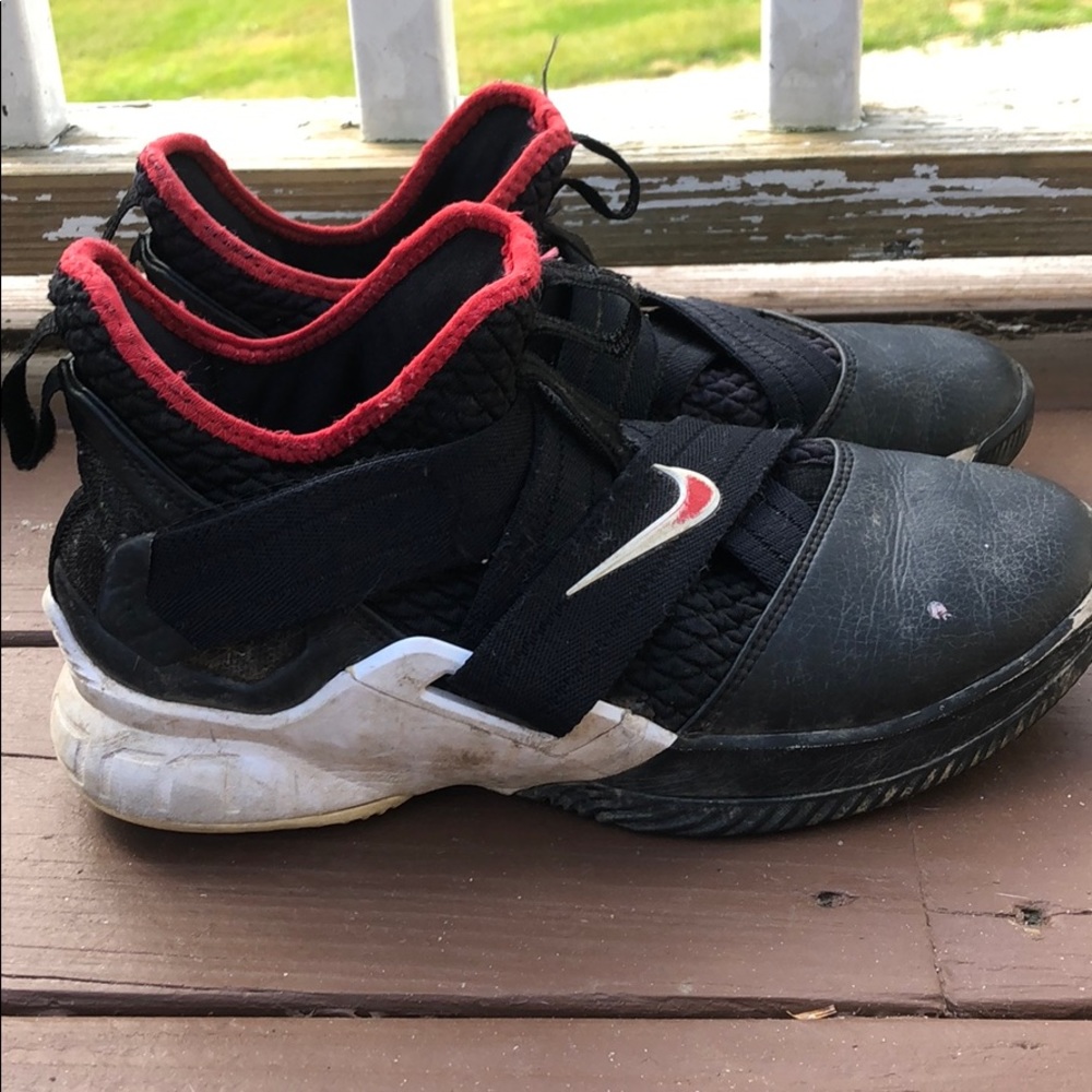 Lebron james shoses.